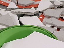 В Красноярске в квартире жилого дома на семью обвалился потолок