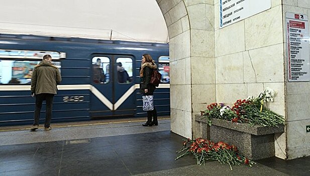 Маме пострадавшей в Петербурге девочки из Барнаула помогли власти края