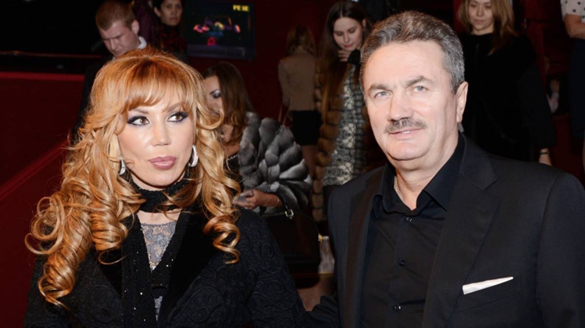 Поженились спустя 25 лет: история любви Маши Распутиной и Виктора Захарова