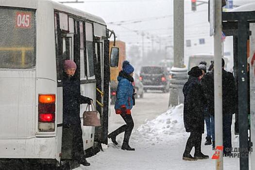 Ехавшие в Териберку туристы всю ночь просидели в застрявшем автобусе
