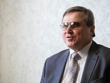 «Надо учить мыслить, а не запрещать источники информации» - депутат Олег Смолин о новом законе про ...