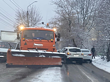 В Курске 2 февраля ул.Запольная встала в большой пробке из-за ДТП со снегоуборочной техникой
