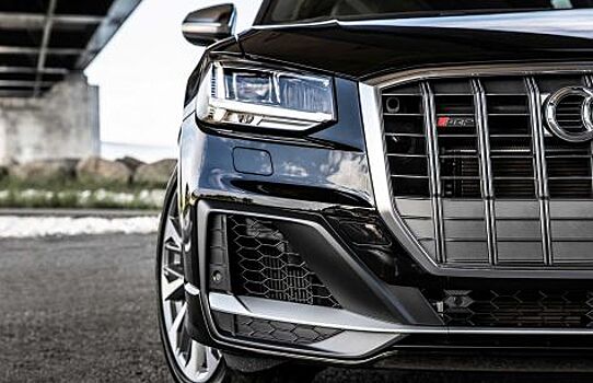 Audi SQ2 демонстрирует настоящий Quad Exhausts в профессионально снятом видео