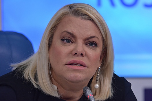 Яна Поплавская высмеяла уехавшую из России Божену Рынску
