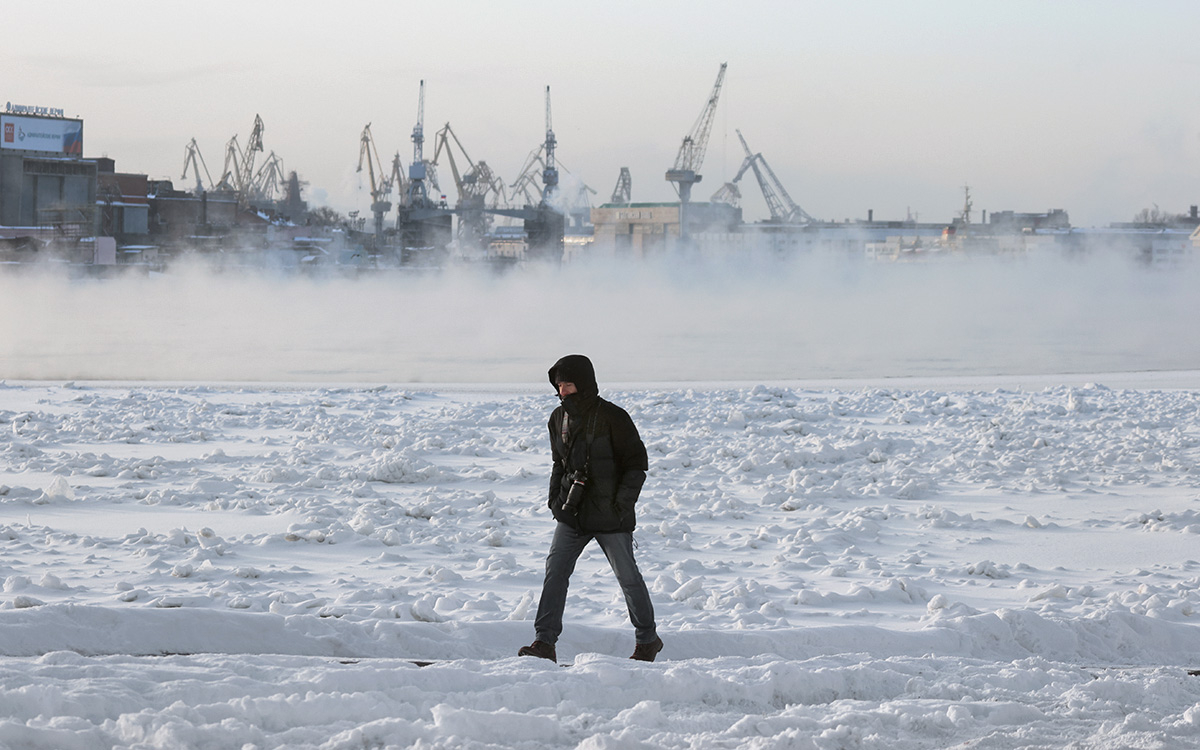 Сильный снегопад наблюдается в нескольких районах Санкт-Петербурга