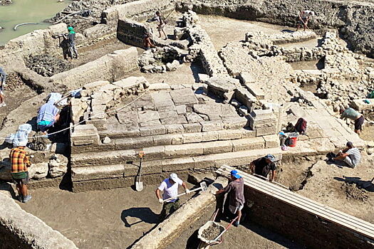 В ходе раскопок в Херсонесе обнаружено уникальное общественно-погребальное сооружение