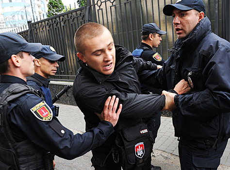 В центре Одессы начались беспорядки