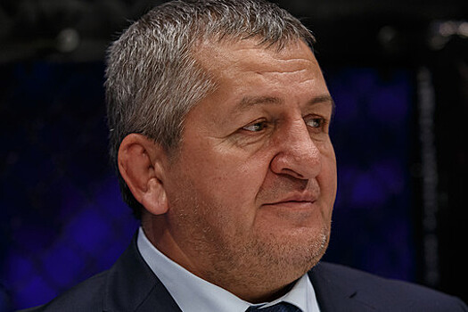 В Махачкале разбили аллею в память об Абдулманапе Нурмагомедове