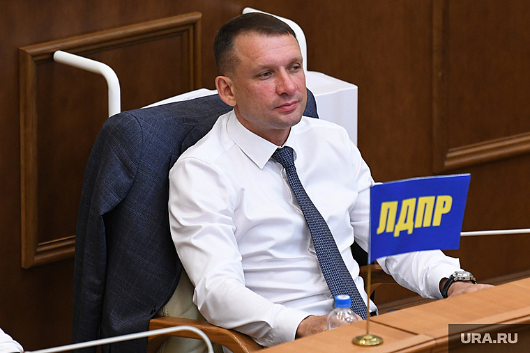 Куйвашев предложил оппоненту из ЛДПР место в своей команде