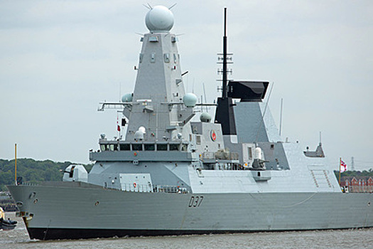 17 российских истребителей налетели на эсминец Британии