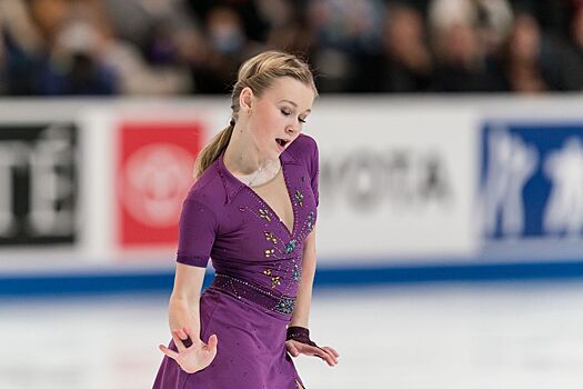 Бывшей российской фигуристке прислали фотографии, где она изображена с обнажённой грудью