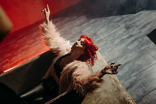 "Как-нибудь выживу": о женской мстительности с сарказмом в новом клипе группы Lascala