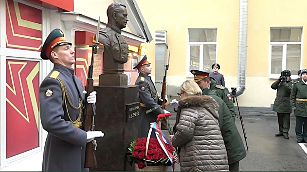 Без тыла нет фронта: в Петербурге открыли бюст генералу Хрулеву