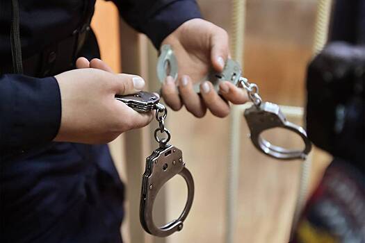 Два россиянина украли больше миллиона рублей у ветерана СВО