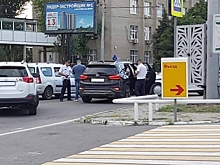 В центре Ростова водитель внедорожника устроил стрельбу