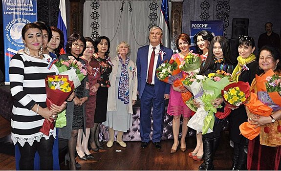 Канун Женского дня: женам военнослужащих вручены медали "Жена офицера"