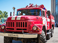 Соцсети: в Кузбассе пожарные вытянули «скорую»