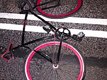 Увезли в больницу: в Ростове велосипедист из-за невнимательности столкнулся с иномаркой