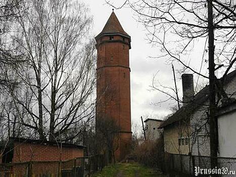В Правдинске пытаются продать старинную водонапорную башню