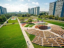 Прогулка среди цветущих холмов. В Ясенево появился городской сад с амфитеатром