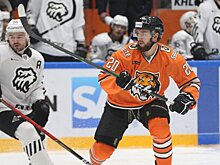 «Амур» выложил ролик, где тигр прыгает на машину и хватает логотип «Трактора»