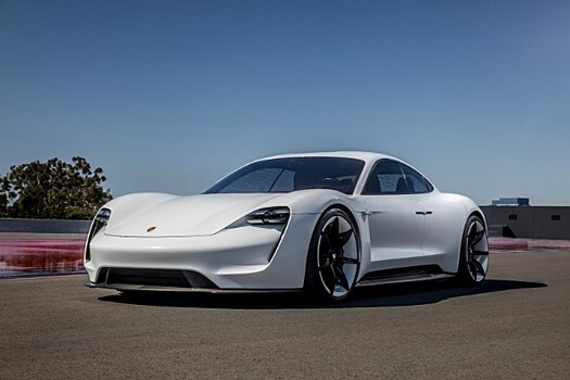 Porsche представил первый электрический спорткар Taycan