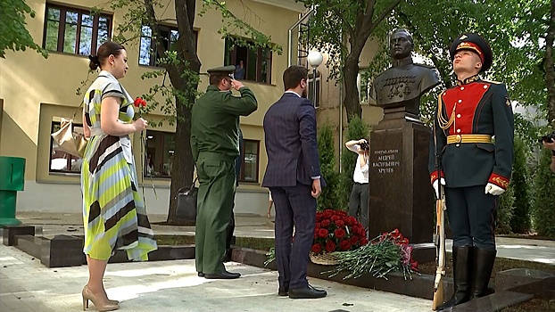 В Москве открыли памятник генералу армии Андрею Хрулеву