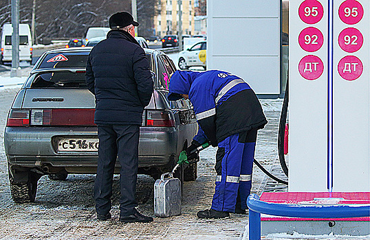 Искусственный дефицит: почему цены на бензин могут вырасти на пять рублей за литр?