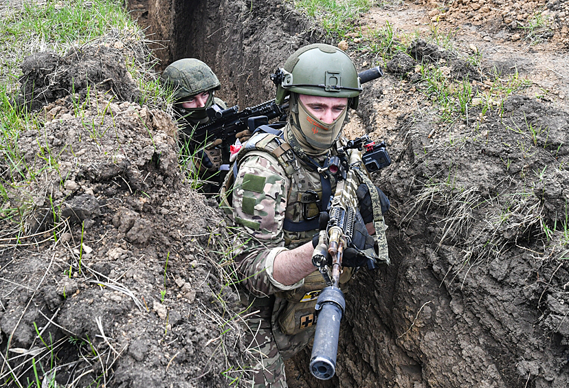 Военнослужащие подразделения ВДВ во время подготовки штурмовых групп на полигоне в южном секторе СВО