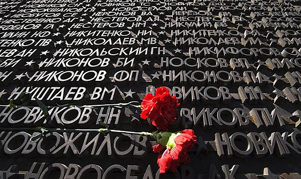 В столице Среднего Урала вновь зажгли «Свечу памяти»