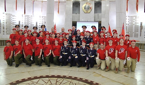 В Волгограде 30 школьников торжественно приняли в юнармейцы