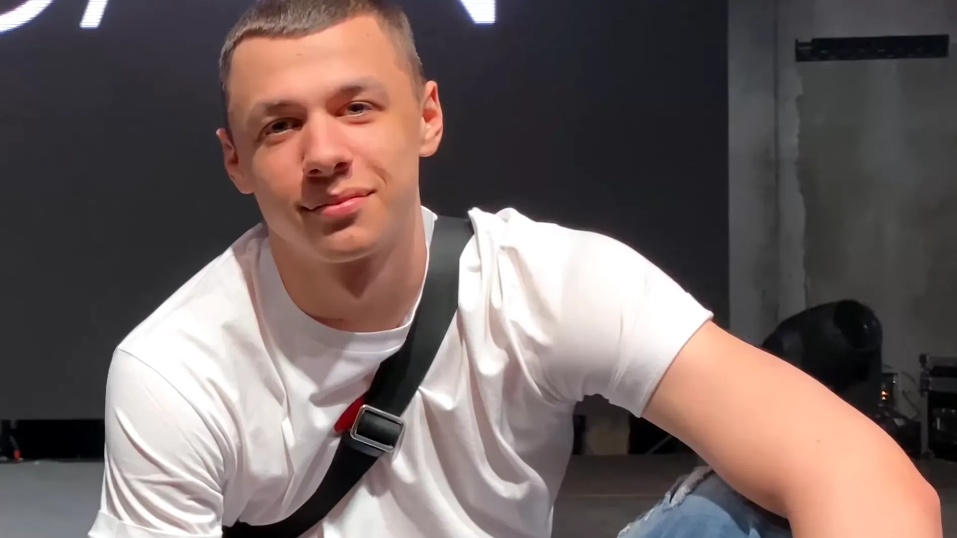 Рэпер Макан разместил видео с обучением управлению дронами