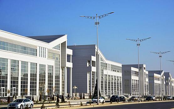 В Ашхабаде построили сотню офисных зданий