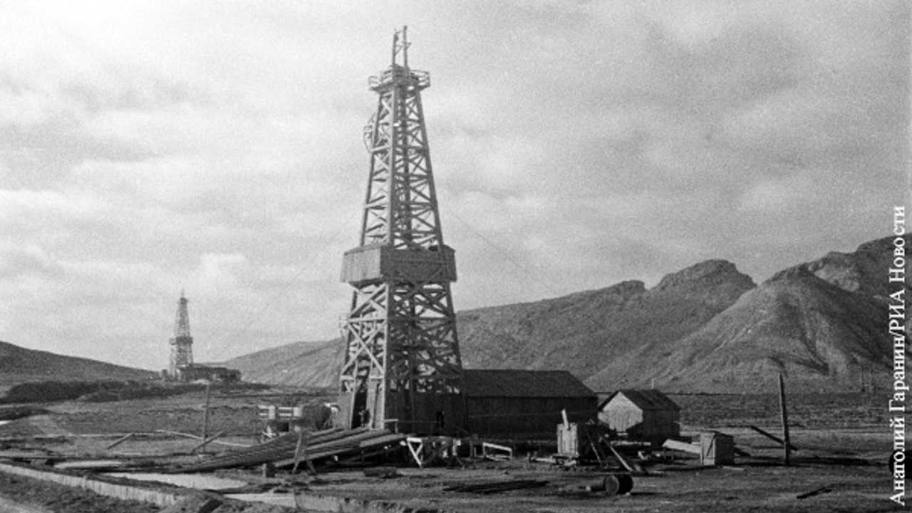 Северо кавказские месторождения нефти. Нефтегазовая отрасль. Нефтедобыча. Нефть в чечне карта. Чеченская республика нефть.