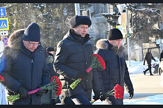 Губернатор Андрей Травников высоко оценил подвиг новосибирских солдат в День героев Отечества