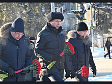 Губернатор Андрей Травников высоко оценил подвиг новосибирских солдат в День героев Отечества