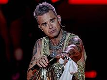 49-летний Робби Уильямс показал фигуру в нижнем белье