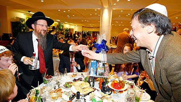 Иудеи отмечают самый веселый праздник еврейского календаря