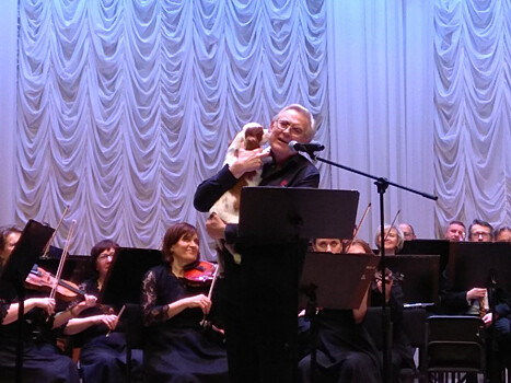 Щенок Пучок из Нижнего Новгорода дебютировал в спектакле с Юрием Стояновым