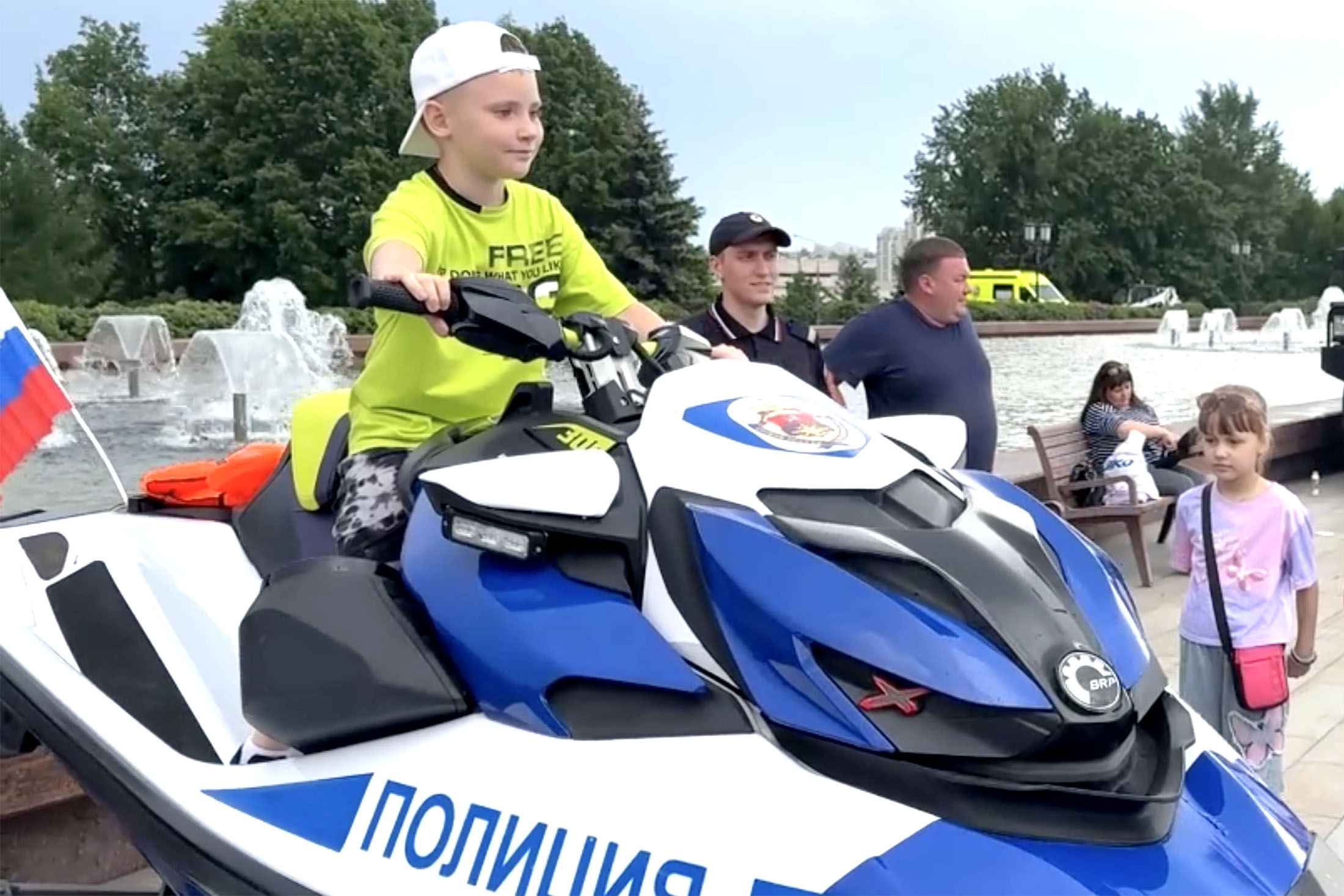 «Один день с полицией»: в Парке Победы прошел праздник в честь 307-летия полиции