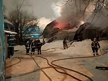 Эвакуированы 25 человек: в Москве в ангаре произошел пожар