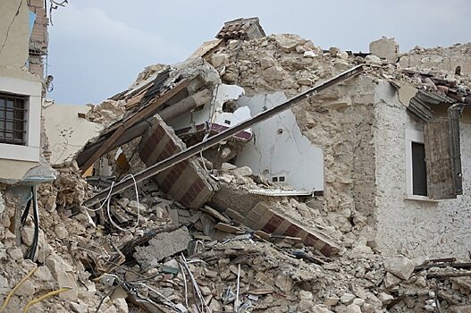 Землетрясение стало причиной гибели минимум 20 жителей Индонезии
