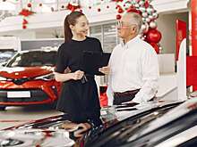 Новогодние распродажи приближаются: как будут продаваться машины в декабре