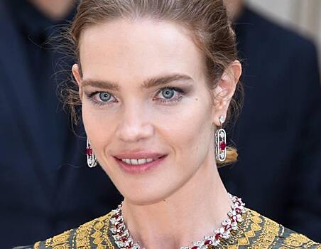 «И у этой женщины пятеро детей? Чушь»: Водянова в дерзком бикини блеснула точеной талией