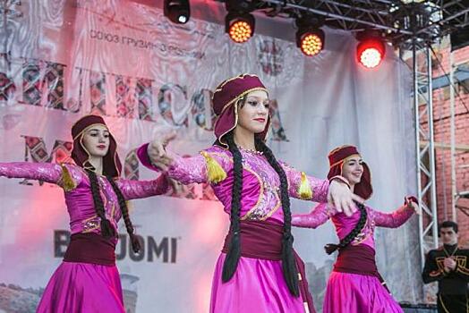 В саду «Эрмитаж» прошел ежегодный фестиваль грузинской культуры «Тбилисоба»