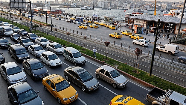 В Турции за ночь на 20% подняли цены на бензин