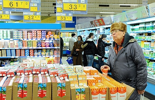Россияне перешли на "более дешевые продукты"