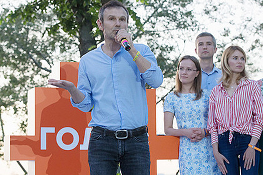 Партия Порошенко потеряла позиции в парламентской гонке