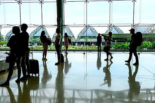 Десятки россиян застряли в аэропорту Хургады из-за поломки самолета