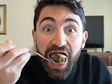 Консервированные сардины сделали ученого похожим на дельфина